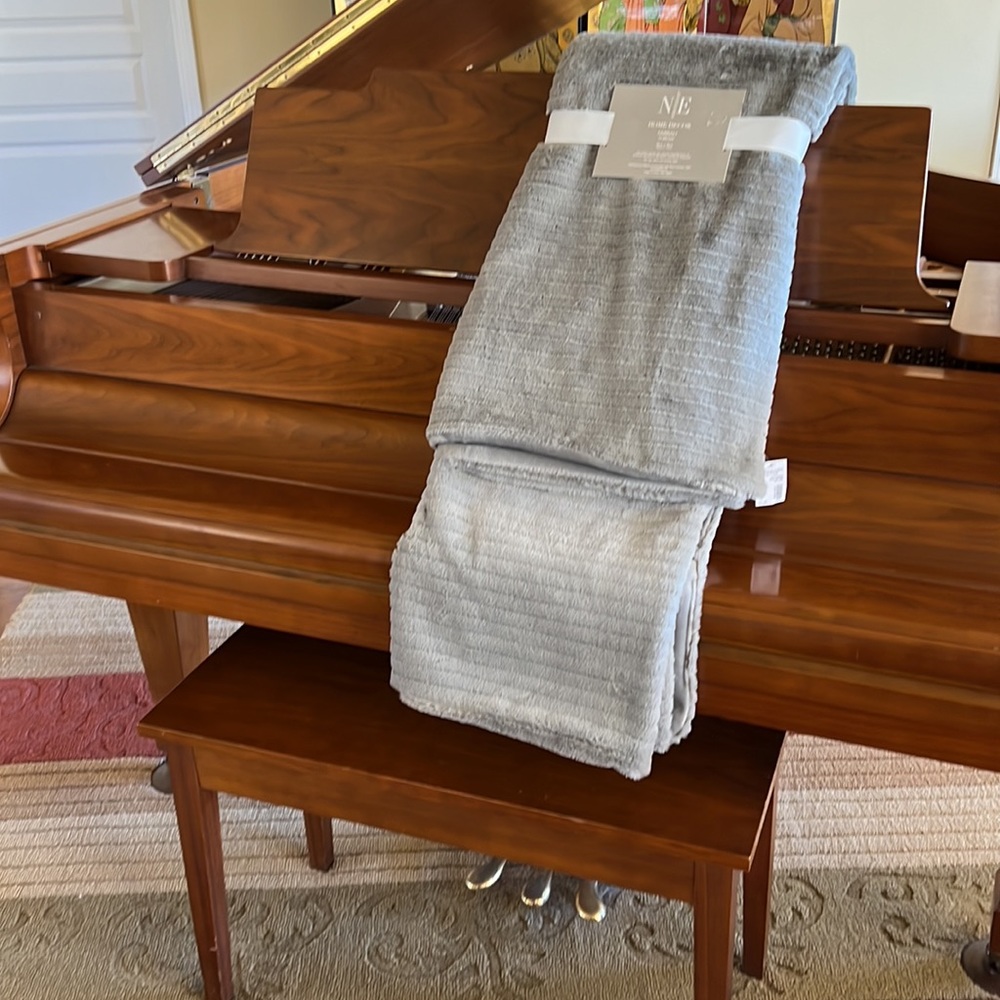 Noble Excellence Home Decor throw